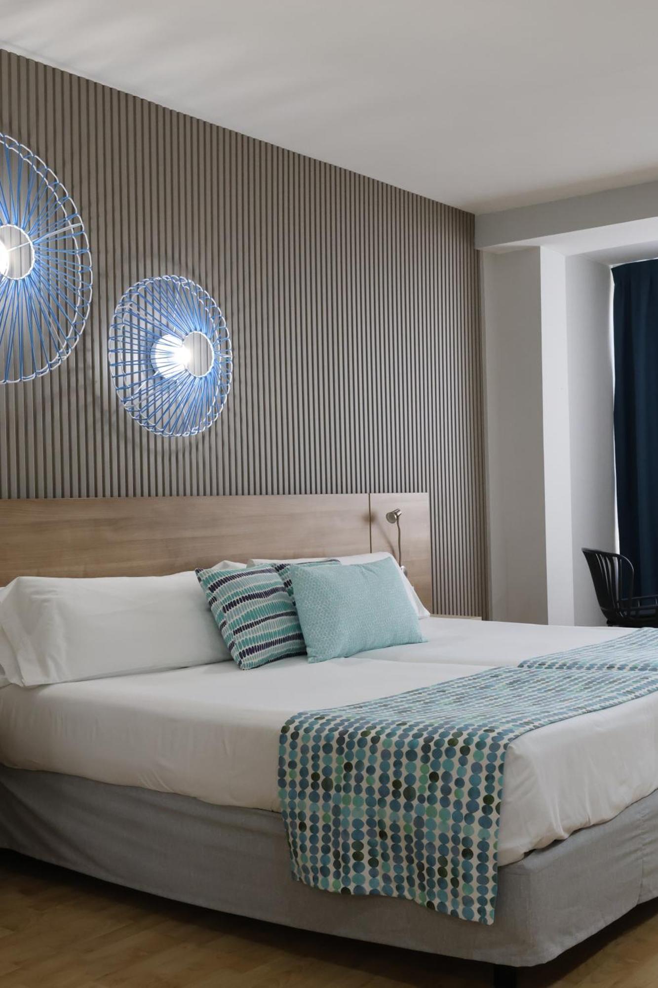 Hotel Port Eugeni 4*